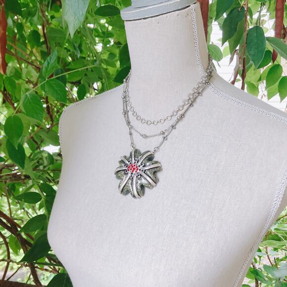 Y2K Signed Chico’s Mixed Metal Starburst Pendant Necklace Red Black Rhinestones - Picture 2 of 13
